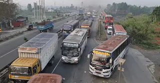 যমুনা সেতু মহাসড়কে ৩০ কি‌লো‌মিটার এলাকায় থেমে থেমে যানজট